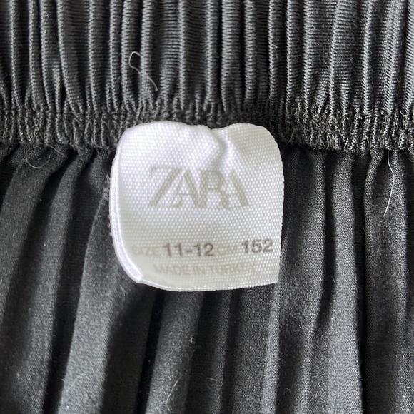 Zara pleated skirt for girls.  Size 11-12 yrs. - Picture 3 of 3